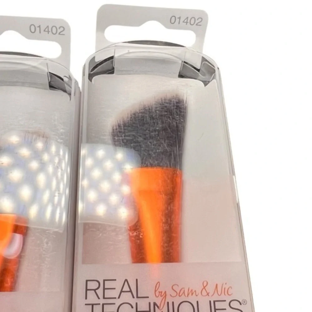 1 REAL TECHNIQUES Makeup Brush - Base Foundation Brush 